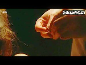 Marie Trintignant Nipple , Couple in Nuit d'ete en ville (1990) 5