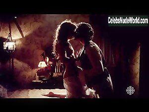 Mariloup Wolfe Couple , Kissing in Musee Eden (series) (2010) 12