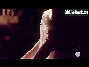 Mariloup Wolfe Couple , Kissing in Musee Eden (series) (2010) 4
