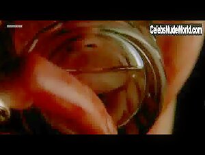 Marina de Van in Dans ma peau (2002) 14