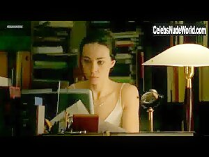 Marina de Van in Dans ma peau (2002) 4