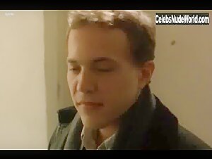 Marion Cotillard in Comment je me suis dispute... (ma vie sexuelle) (1996) 3