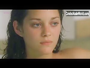 Marion Cotillard in Les jolies choses (2001) 16
