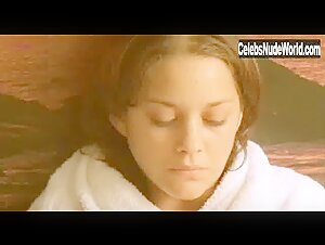 Marion Cotillard in Les jolies choses (2001) 9