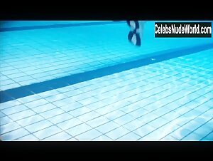 Mariya Pirogova Pool , Bikini in Temnyy mir: Ravnovesie (2013) 7