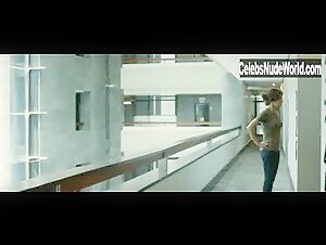Marta Milans in El embarcadero (series) (2019) 14