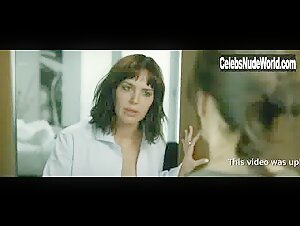 Marta Milans in El embarcadero (series) (2019) 17