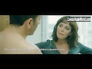Marta Milans in El embarcadero (series) (2019) 8