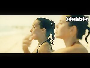 Marta Milans Bikini , Beach in El embarcadero (series) (2019) 14