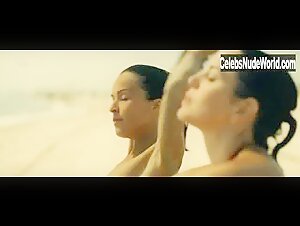 Marta Milans Bikini , Beach in El embarcadero (series) (2019) 15