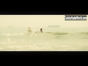Marta Milans Bikini , Beach in El embarcadero (series) (2019) 5