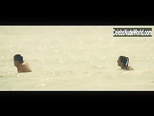 Marta Milans Bikini , Beach in El embarcadero (series) (2019)