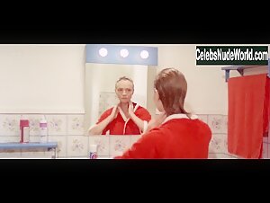 Martine Brochard in Gatti rossi in un labirinto di vetro (1975) 17