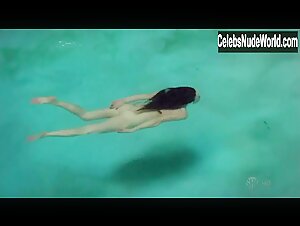 Mary-Louise Parker Pool , Explicit in Weeds (series) (2005) 6
