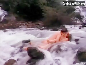 Maryam d'Abo Kissing , Outdoor in Tropical Heat (1993) 8