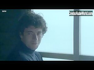 Mathilda May Hairy Pussy , Brunette in Toutes peines confondues (1992) 15