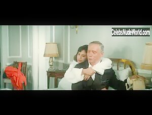 Mathilda May Explicit , Brunette in Trois places pour le 26 (1988) 15