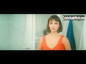 Mathilda May Explicit , Brunette in Trois places pour le 26 (1988)
