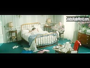 Mathilda May Explicit , Brunette in Trois places pour le 26 (1988) 8