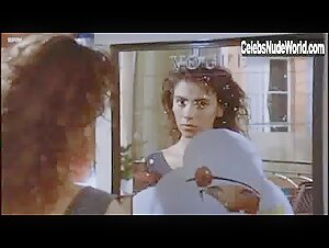 Mathilda May in La passerelle (1988) 10