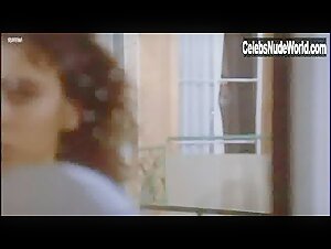 Mathilda May in La passerelle (1988) 11