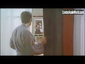 Mathilda May in La passerelle (1988) 14