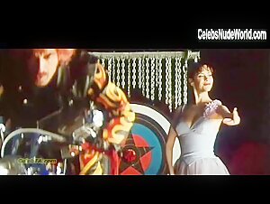 Mathilda May Nipple , boobs in La teta y la luna (1994) 11