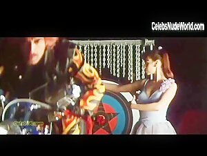 Mathilda May Nipple , boobs in La teta y la luna (1994) 15