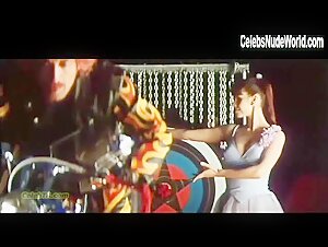 Mathilda May Nipple , boobs in La teta y la luna (1994) 16