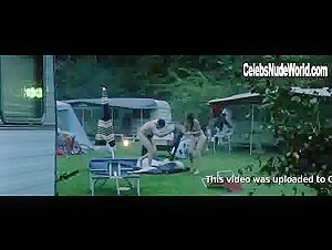 Melanie Laurent in Je vais bien, ne t'en fais pas (2006) 11
