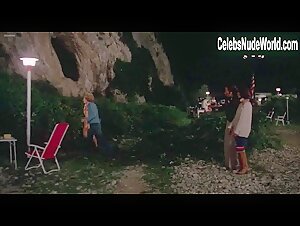 Monica Zanchi Kissing , Vintage in Autostop rosso sangue (1977) 14