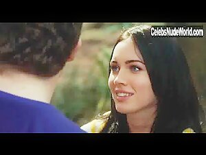Megan Fox Outdoor , Flasing boobs in Jennifer's Body (2009) 1