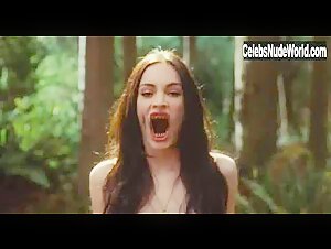 Megan Fox Outdoor , Flasing boobs in Jennifer's Body (2009) 12