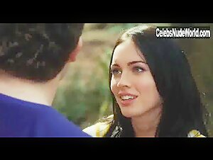 Megan Fox Outdoor , Flasing boobs in Jennifer's Body (2009) 2