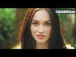 Megan Fox Outdoor , Flasing boobs in Jennifer's Body (2009) 8