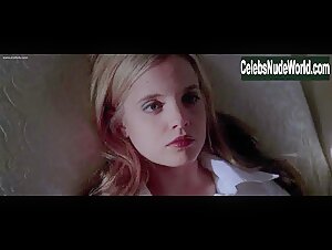 Mena Suvari in American Beauty (1999) 1