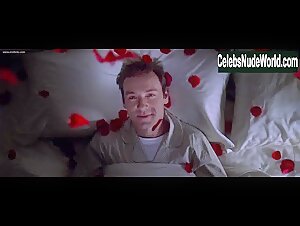 Mena Suvari Explicit , Sensual in American Beauty (1999) 10