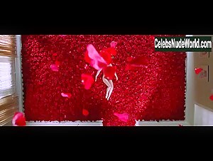 Mena Suvari Explicit , Sensual in American Beauty (1999) 13