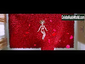 Mena Suvari Explicit , Sensual in American Beauty (1999) 14