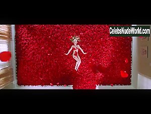Mena Suvari Explicit , Sensual in American Beauty (1999) 15