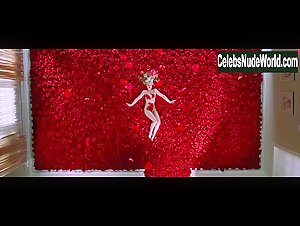 Mena Suvari Explicit , Sensual in American Beauty (1999) 16