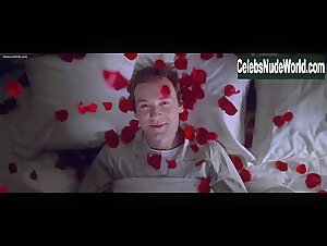 Mena Suvari Explicit , Sensual in American Beauty (1999) 17