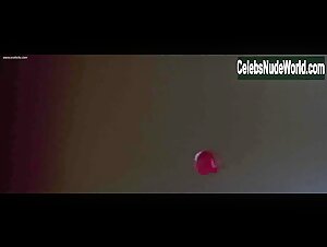 Mena Suvari Explicit , Sensual in American Beauty (1999) 2