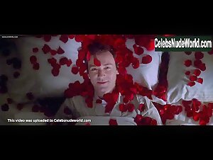 Mena Suvari Explicit , Sensual in American Beauty (1999) 20