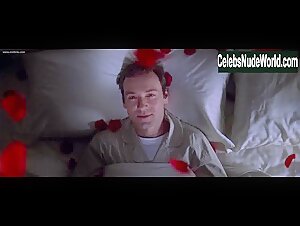 Mena Suvari Explicit , Sensual in American Beauty (1999) 6