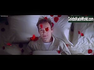 Mena Suvari Explicit , Sensual in American Beauty (1999) 7
