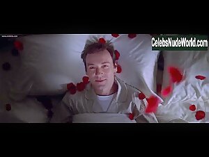 Mena Suvari Explicit , Sensual in American Beauty (1999) 9