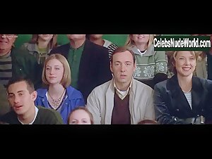 Mena Suvari Flasing , boobs in American Beauty (1999) 10