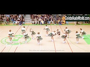 Mena Suvari Flasing , boobs in American Beauty (1999) 7