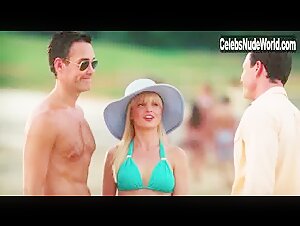 Mena Suvari in American Reunion (2012) 11